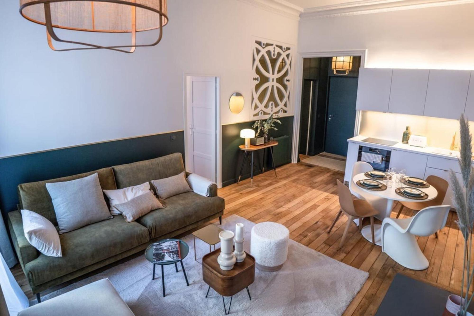 Beige Hospitalite - Coco - Hypercentre-2Chambres-Parking-Zen Сент Етиен Екстериор снимка